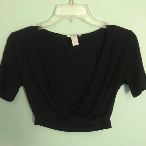 Black crop top - Picture 2 of 4